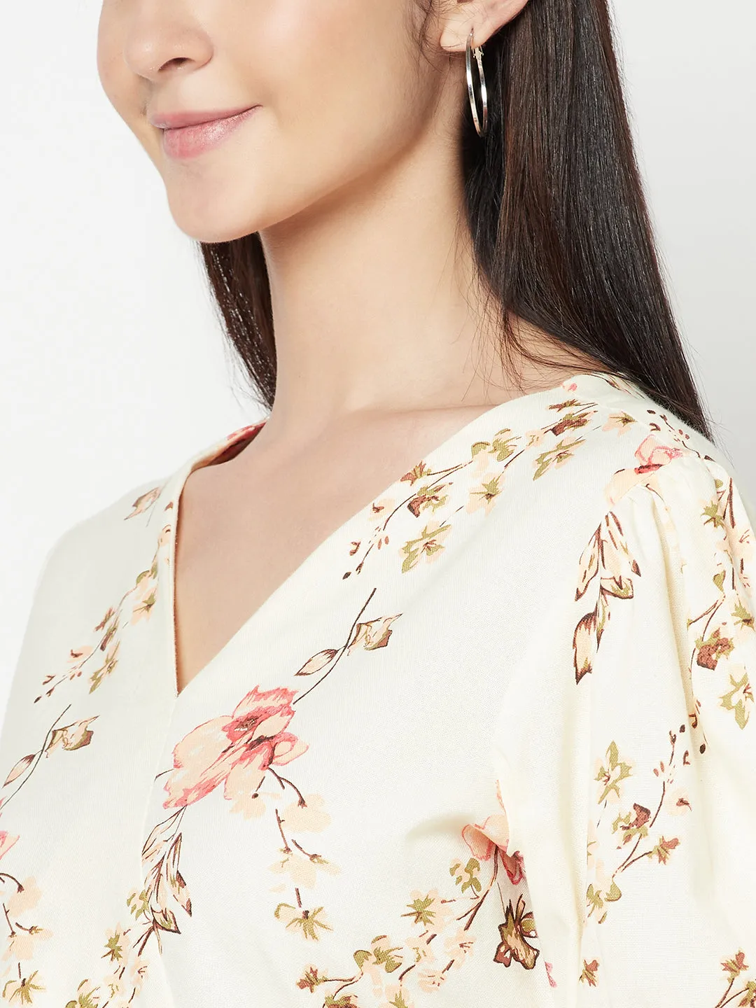 Women's Casual  Offwhite Floral Print V neck Top